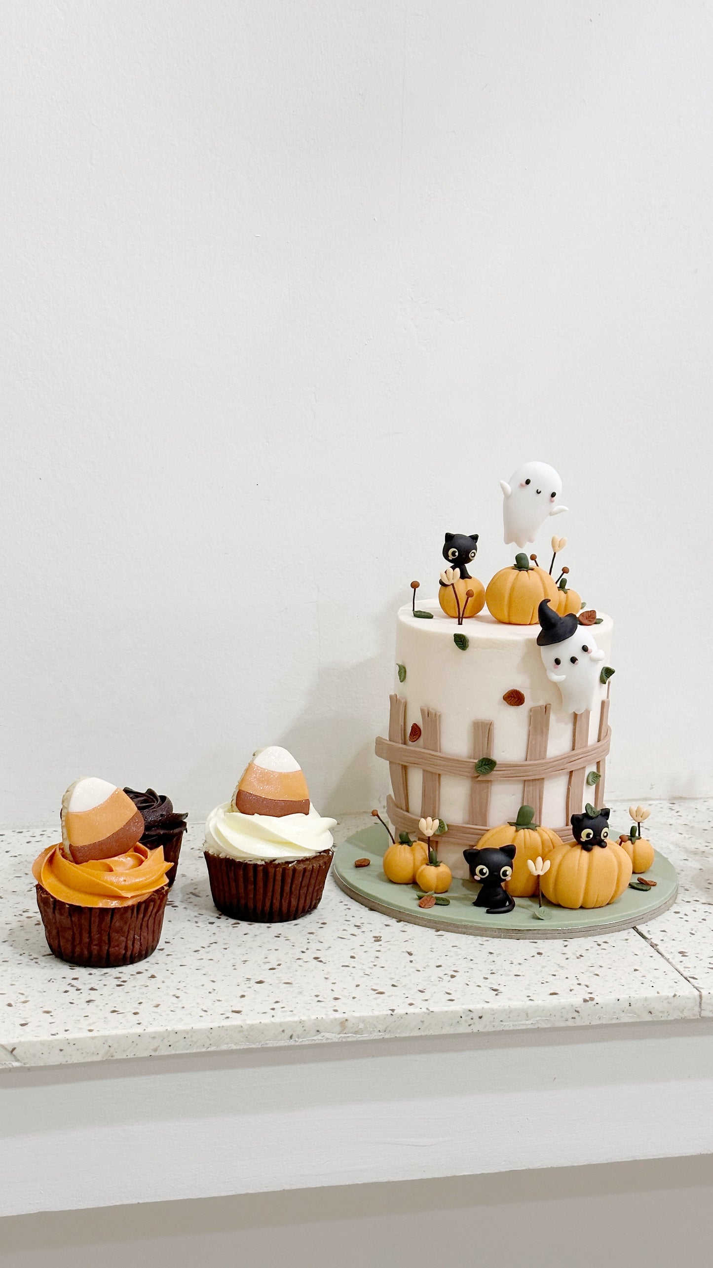 Halloween Party (Custom Cake, Cookies and Cupcake Set)